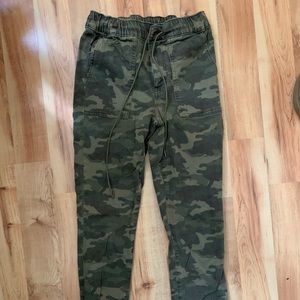American Eagle drawstring skinny ankle camo pants